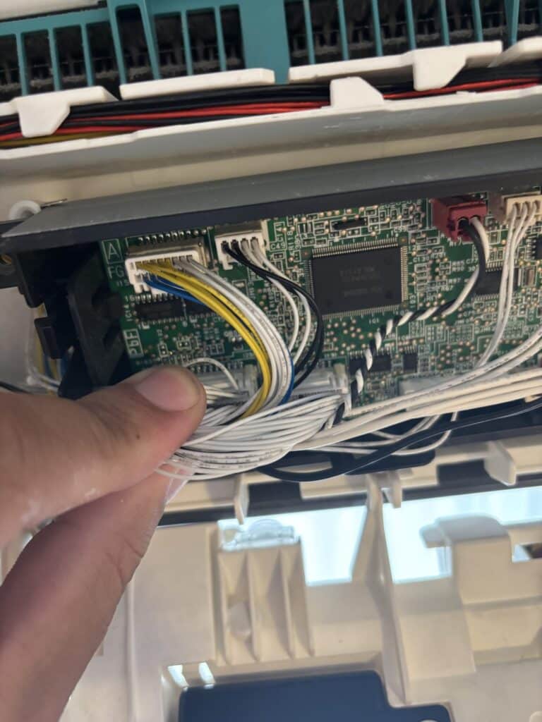 【施工事例】 エアコン基盤修理ビフォアー・アフター