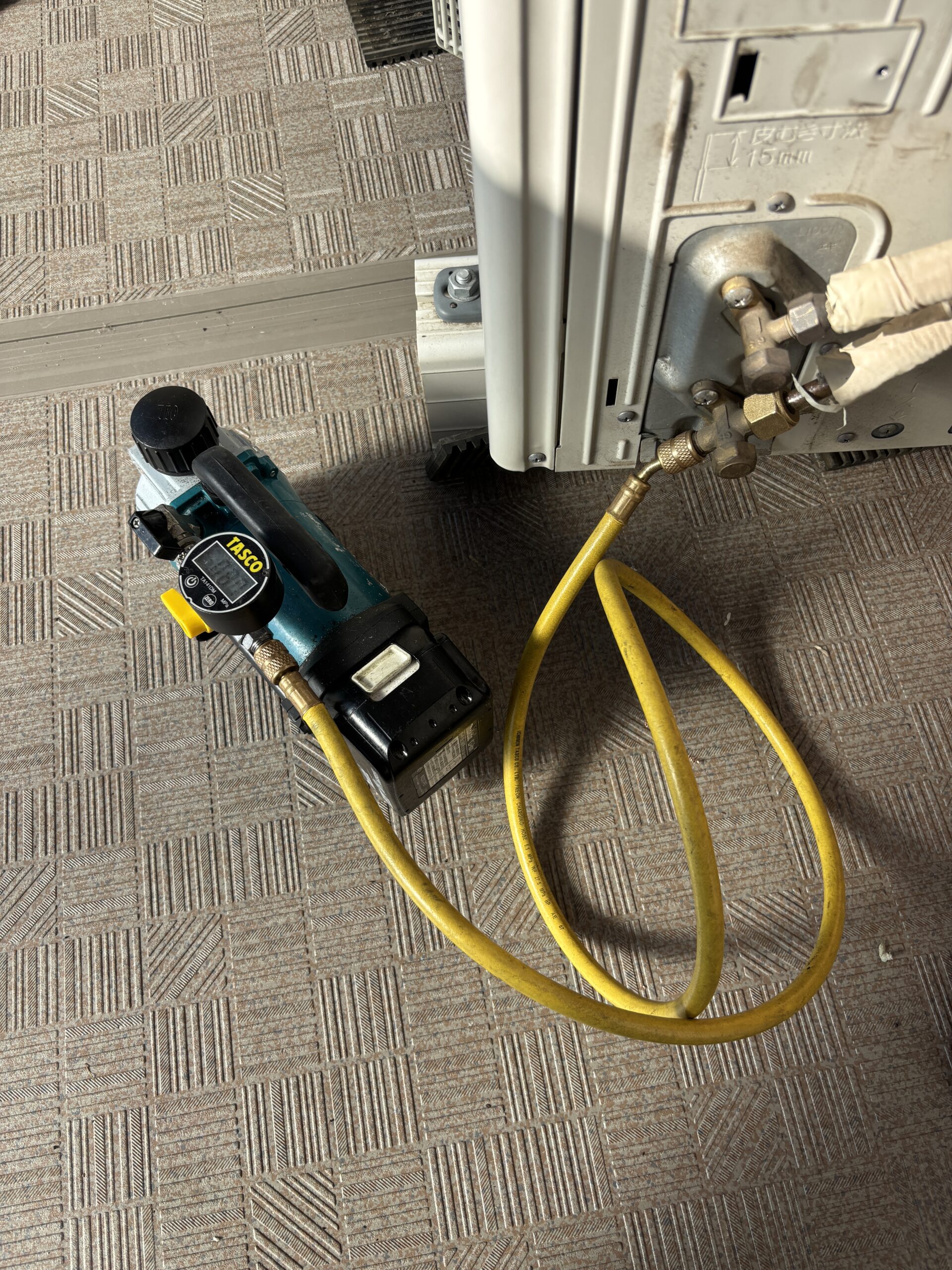 真空ポンプ作業