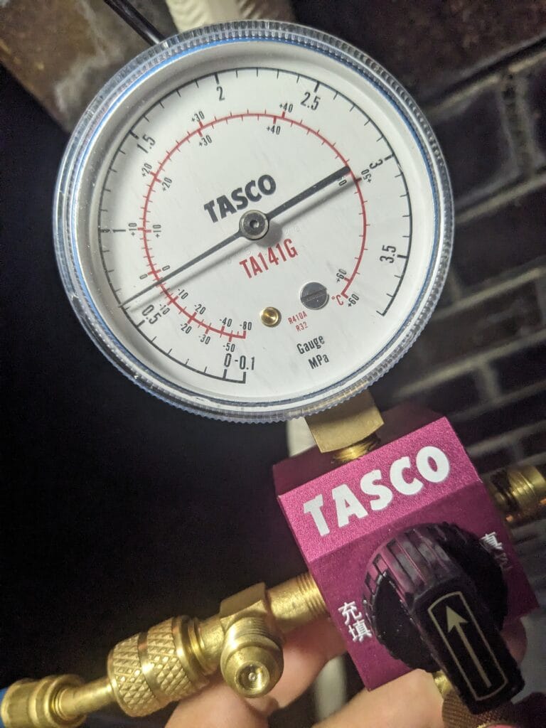 エアコン修理ガス補充