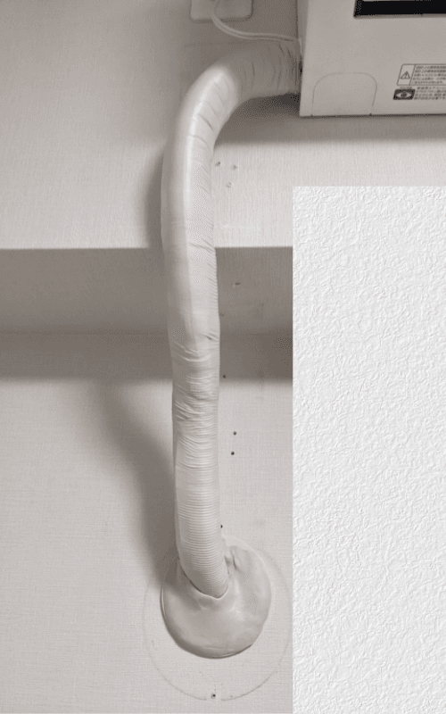 エアコン化粧カバー取付ビフォーアフター