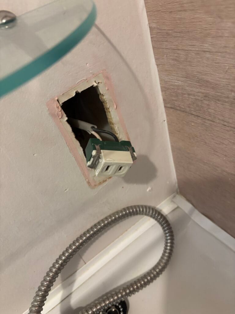 コンセント取外しビフォー・アフター