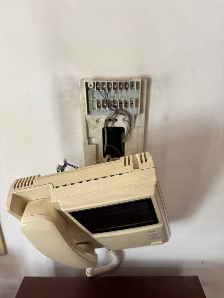 室内インターホンの配線接続写真