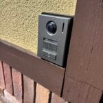 玄関に取付されたインターホンの交換後写真