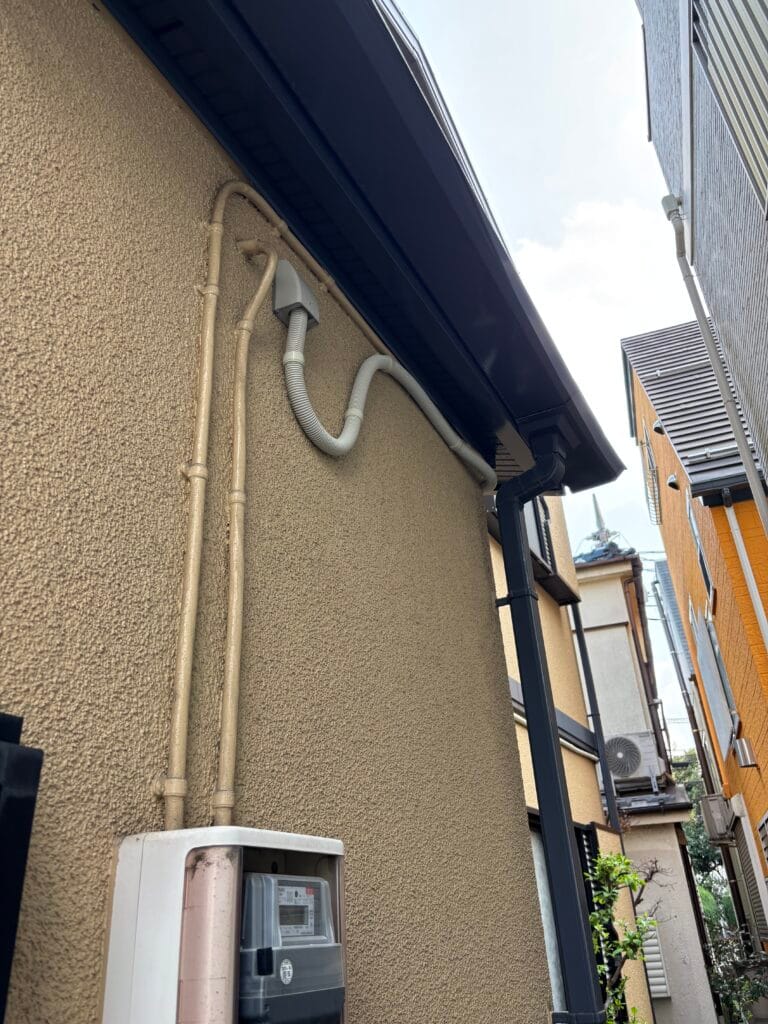 エアコン専用コンセント分電盤から外への配線工事