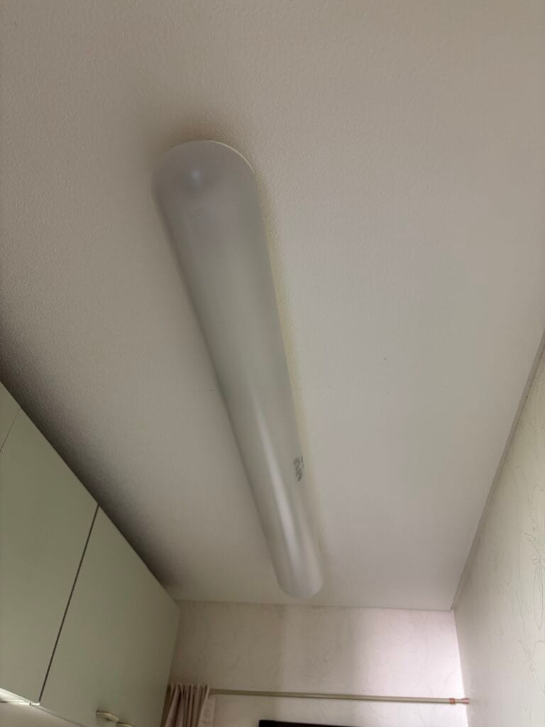 化粧室蛍光灯照明交換前