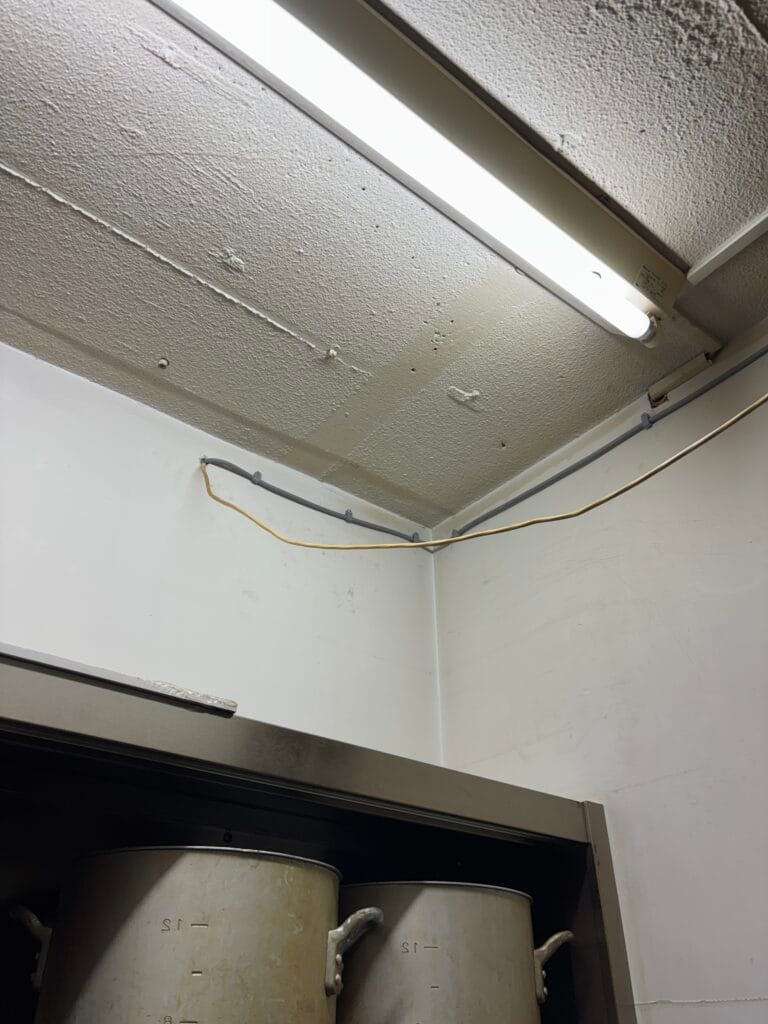 立川市リモコン修理 交換中