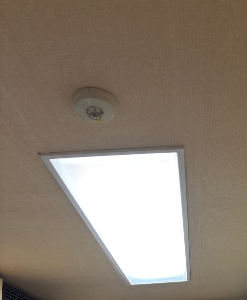 天井埋込LED照明交換後